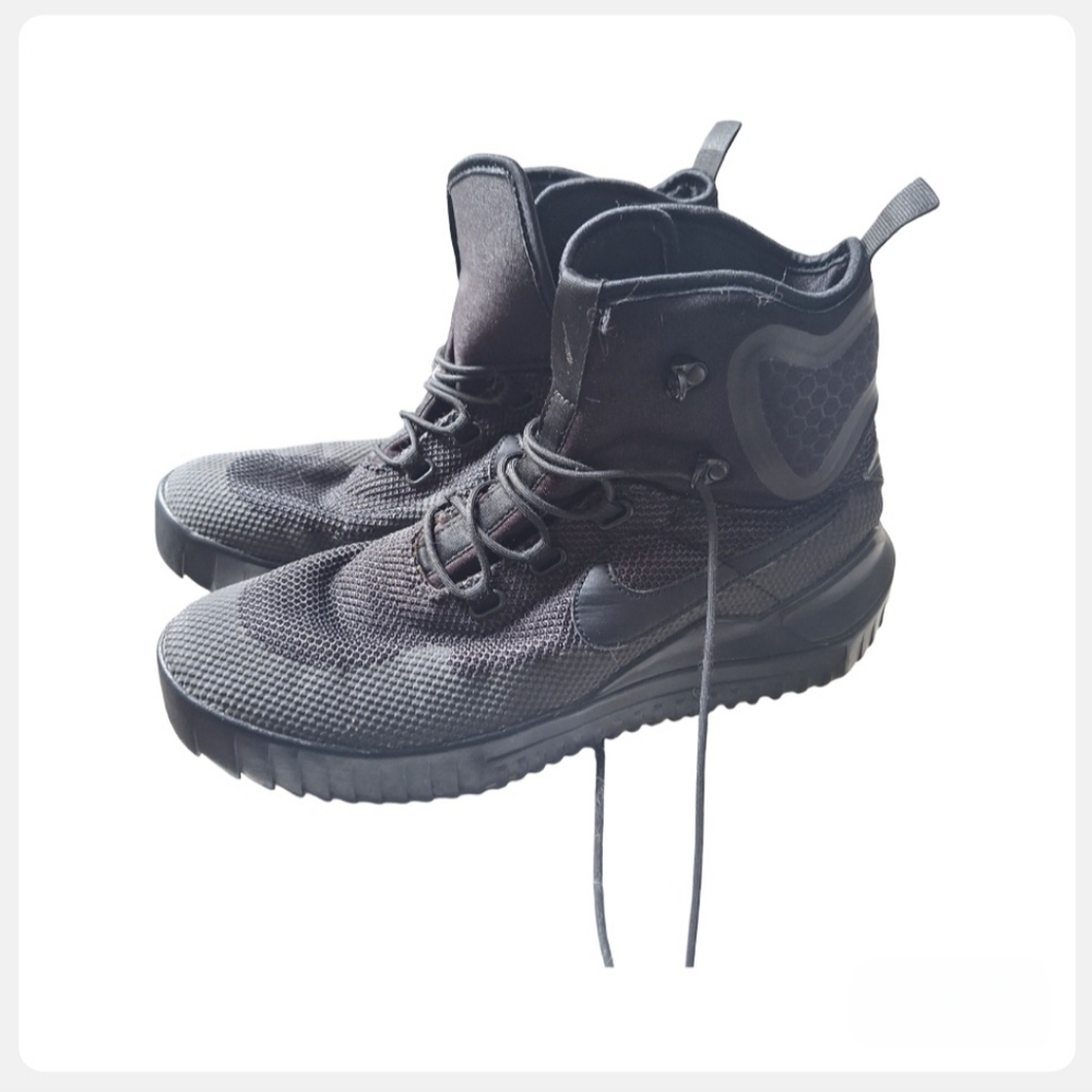 Nike  Air wild mid sneaker boot